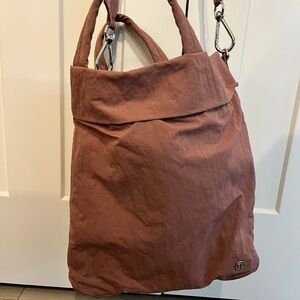 Lululemon mauve bucket bag
